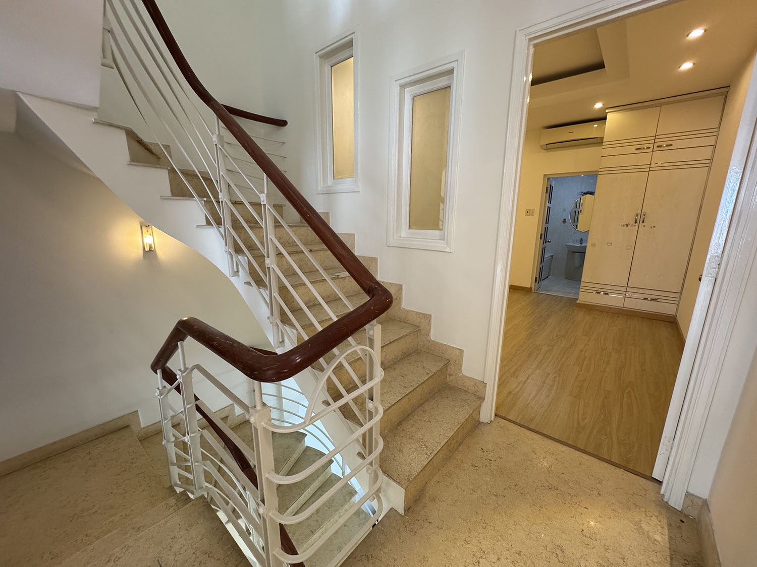 Nhà phố 3 lầu (DTKV: 4m x 15,5m=62m2) hẻm nhựa 8m khu kinh doanh sầm uất và người nước ở Lê Văn Sỹ